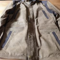 Veste de chasse ou d apr&egrave;s chasse en cuir .
