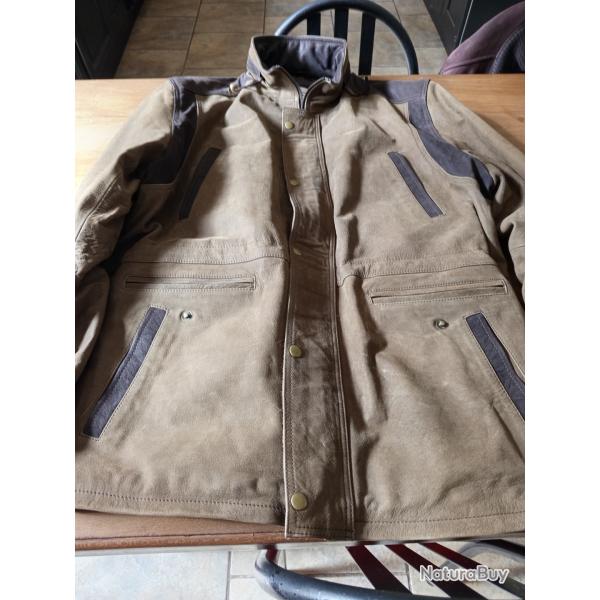 Veste de chasse ou d apr�s chasse en cuir .