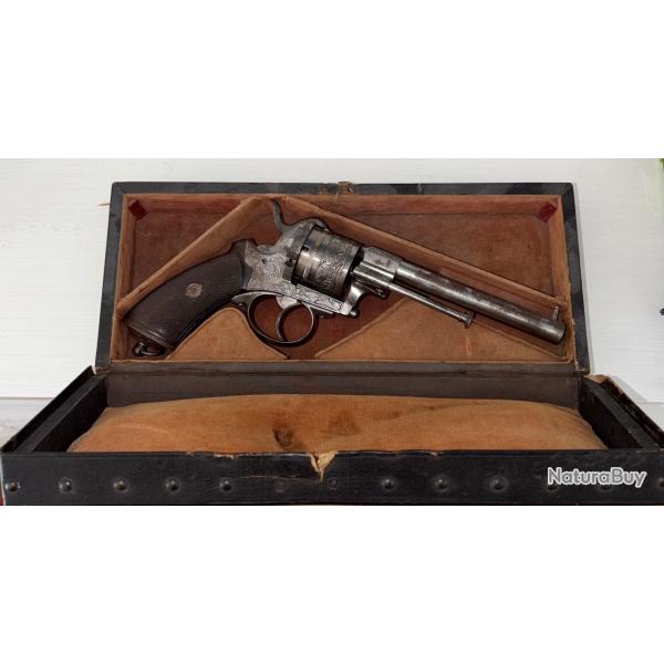 Revolver Lefaucheux � broche grav� avec coffret  XIXeme