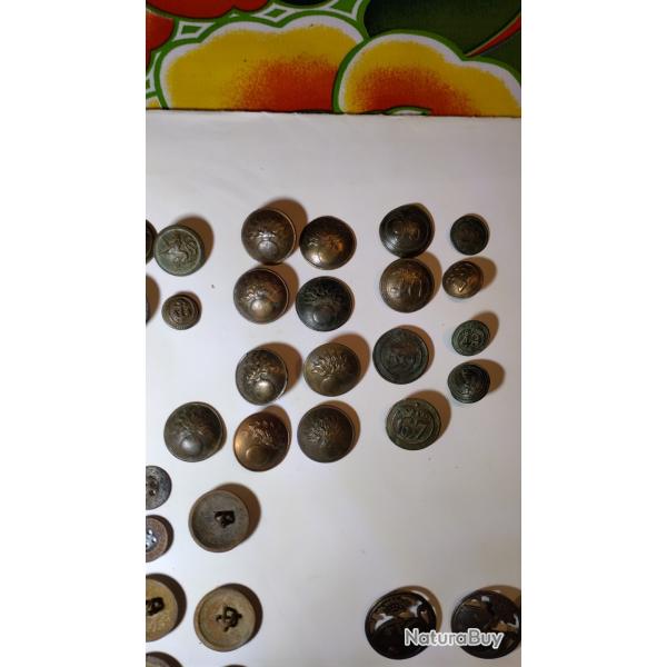 91 boutons militaire, r�gional, de veinerie ou civil 18 / 19 �me si�cle.