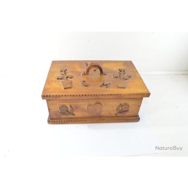 Ancienne boite / coffret en bois d�cor�, fabrication ancienne, style Western country boite � outils