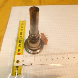 Embouchure de trompette. Trompe. Corps fran&ccedil;ais, ou clairon                                     (1)