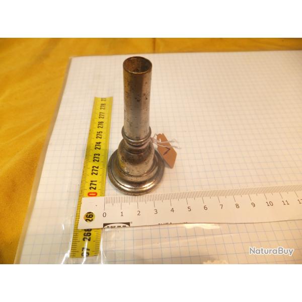 Embouchure de trompette. Trompe. Corps fran�ais, ou clairon                                     (1)