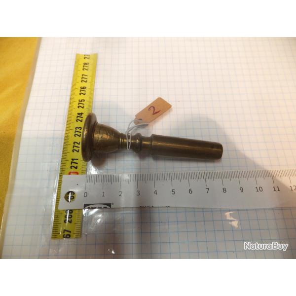 Embouchure de trompette. Trompe. Corps fran�ais, ou clairon                                     (2)