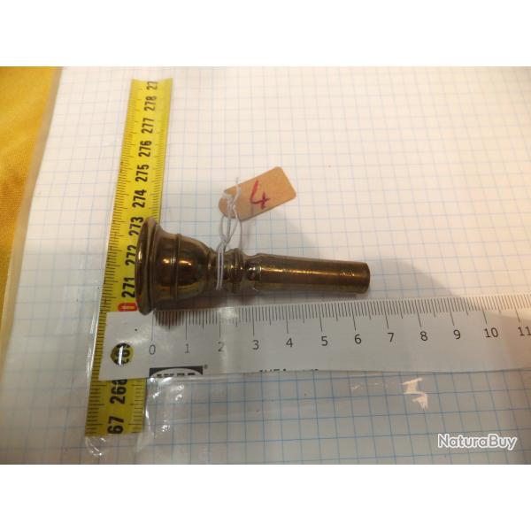Embouchure de trompette. Trompe. Corps fran�ais, ou clairon                                     (4)