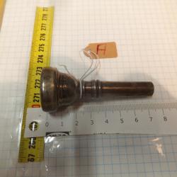 Embouchure de trompette. Trompe. Corps fran&ccedil;ais, ou clairon                                     (A)