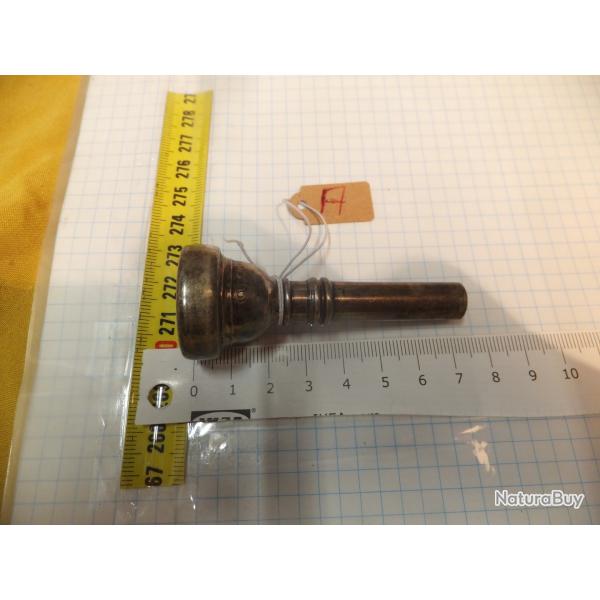 Embouchure de trompette. Trompe. Corps fran�ais, ou clairon                                     (A)