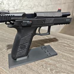 Stand simple / Support / Pr&eacute;sentoir pour pistolet CZ P-09 arme non incluse