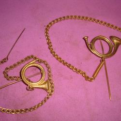 INSIGNE AVEC EPINGLE CHAINETTE .CHASSEUR ?