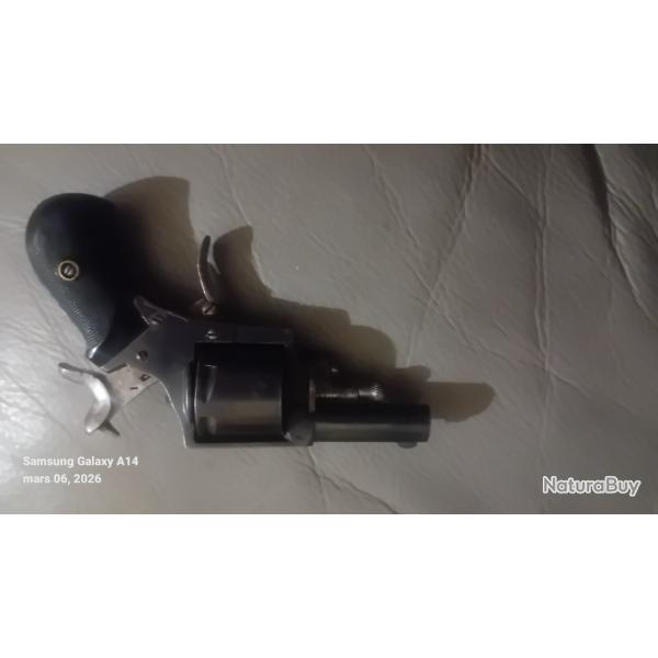 Revolver british buldog en 320 en tres bon etat r�vis�