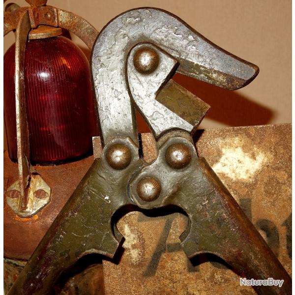 PINCE COUPE-BARBELES de la SECONDE GUERRE.