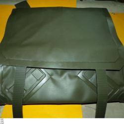 MUSETTE MILITAIRE EN PLASTIQUE  DE L'&nbsp;ARMEE DES PAYS BAS&nbsp;DE 1990 AVEC SANGLE DE 1991 ,DIMENSION LONG