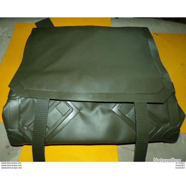 MUSETTE MILITAIRE EN PLASTIQUE  DE L'�ARMEE DES PAYS BAS�DE 1990 AVEC SANGLE DE 1991 ,DIMENSION LONG