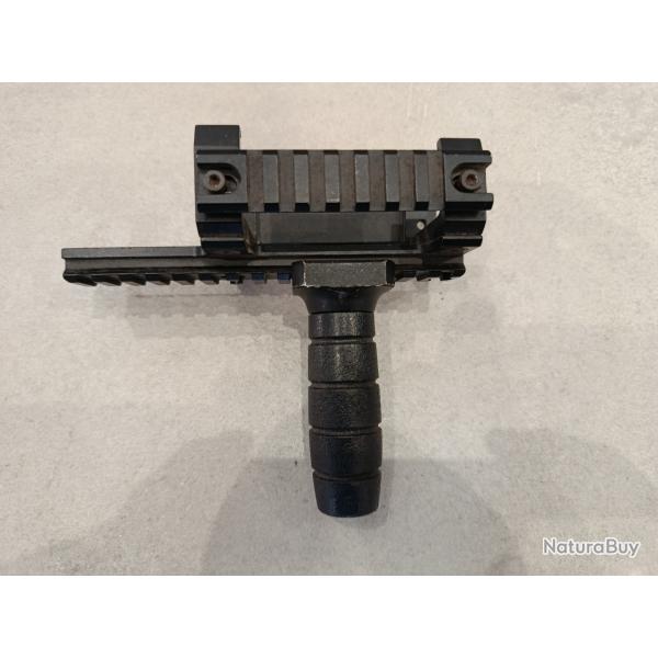 Poign�e avant FAMAS f1 3 rails