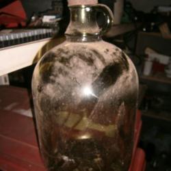 bouteille en verre avec anse