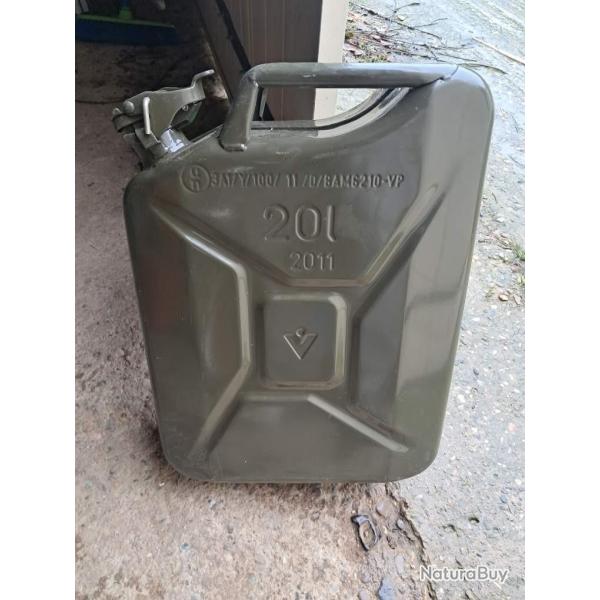 Jerrican militaire 20 L. Neuf  de l'Arm�e Suisse avec becs verseur