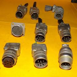 RADIO : LOT DE 9 PRISES POUR&nbsp; RADIOS , MALES OU FEMELLES , POUR RADIOAMATEUR&nbsp;,&nbsp;&nbsp; ETAT VOIR PHOTOS .