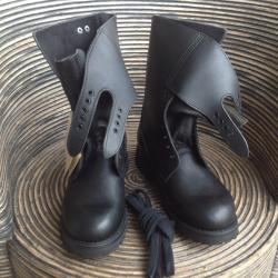 Authentiques rangers de marque "Argueyrolles" mod&egrave;le Gendarmerie, cuir lisse en taille 41.