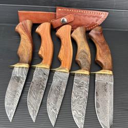 Lot de 5 couteaux fait &agrave; main acier Damas manche en bois de olive et palissandre
