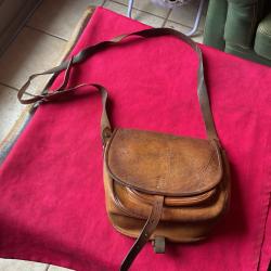 Sacoche ancienne de chasse en cuir, pas de prix de r&eacute;serve