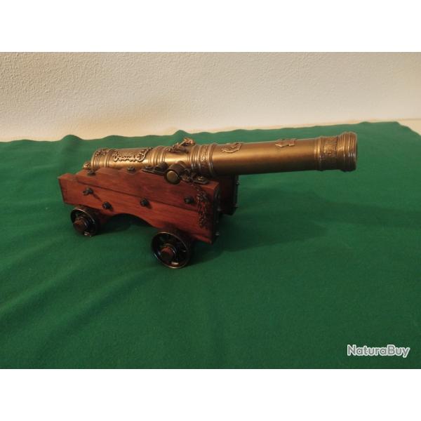 Canon avec son charriot.Replique d�un canon Espagnole  � �chele reduit du XVIII si�cle