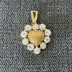 Pendentif f&eacute;minin coeur en or massif 18 carats - strass