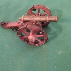 Canon marine avec  son charriot.Replique d&acute;un canon   &aacute; &eacute;chele reduit du XVIII si&eacute;cle