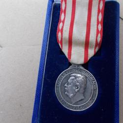 m&eacute;dailleMONACO,honneur et  travail; louis II 1923 neuve dans sa boite d'origine