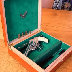 MAGNIFIQUE//SUPERBE COFFRET A REVOLVER POUR CAL: 32 SAFETY FIRST MODEL S&W SHORT+ UNE RAMPE 12 TROUS