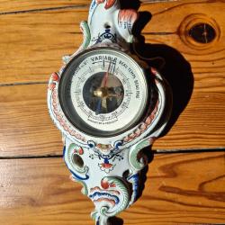 Barom&egrave;tre en faience de Rouen peinte &agrave; la main