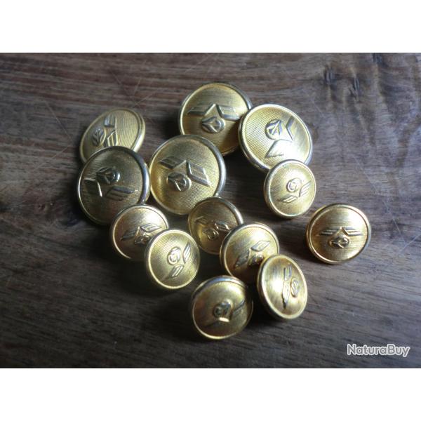 bouton bomb�e  pour uniforme   X 13