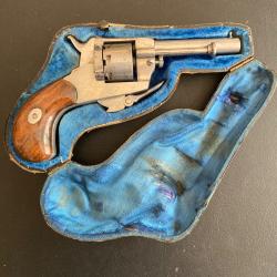 Tr&egrave;s rare et magnifique R&eacute;volver LEFAUCHEUX 22 7coups simple et double action