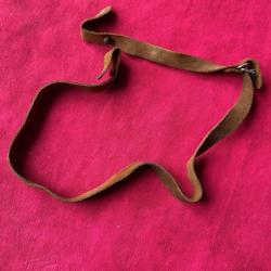 Bretelle en cuir nubuck, pas de prix de r&eacute;serve.
