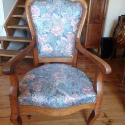 Fauteuil en m&eacute;risier &eacute;poque Louis-Philippe vers 1840, retapiss&eacute; venez de Lyon Clermont-ferrand