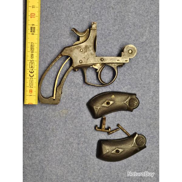 Lot de pi�ces d�tach�es de revolver espagnol copie Smith Wesson � brisure genre russian