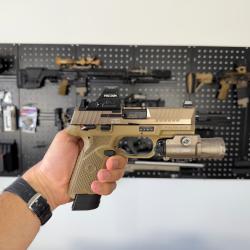 Pistolet FN 502 TACTICAL FDE MOS 22 lr