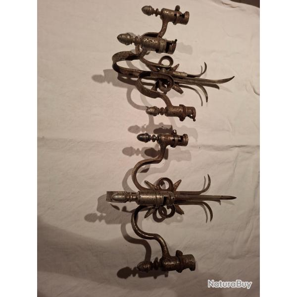 Applique bougeoir avec des anciennes ba�onnettes a douilles