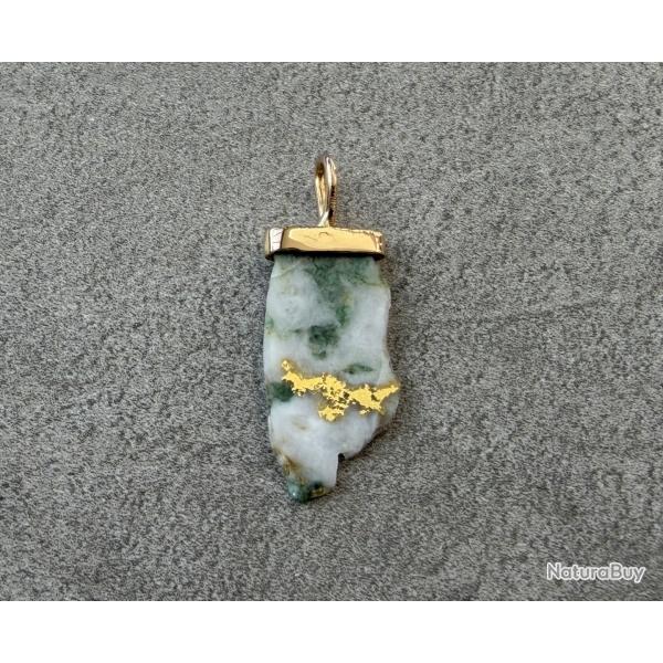 Pendentif artisanal unique - Bloc de quartz naturel bleut� avec incrustation naturelle d'or - Sertis