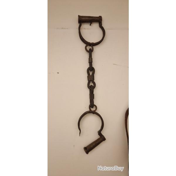 Entraves ancienne de prisonnier