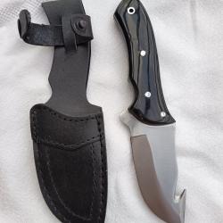couteau poignard de chasse &agrave; d&eacute;pecer manche corne noire