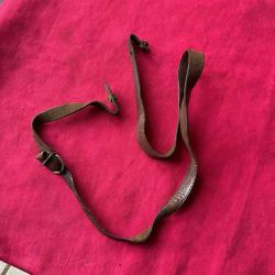 Bretelle ancienne en cuir, pas de prix de r&eacute;serve