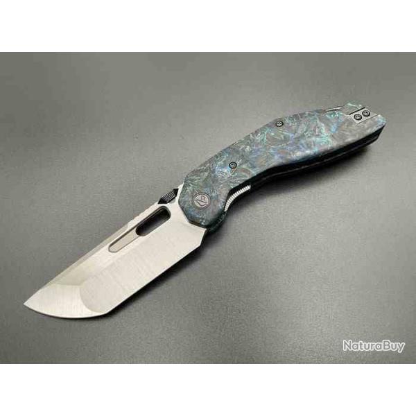 Couteau Ketuo Yakuza CF Lame Acier 154CM Satin Manche Blue & Green Carbon Fiber Liner Lock KETM0101