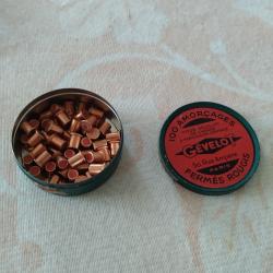 Environ 50 amorces gevelot &eacute;tat neuf, objet de collection dans sa bo&icirc;te d'origine d'origine.