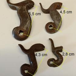 LOT DE 4 CHIENS A PERCUSSION