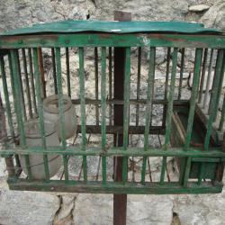 Cages a grive anci&eacute;nnes en &eacute;tat de servir ou pour d&eacute;co.