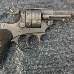 Vends r&eacute;volver Chamelot delvigne mod&egrave;le 1873 avec son &eacute;tui