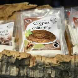 Pr&eacute;paration pour cr&ecirc;pe corse &agrave; la ch&acirc;taigne