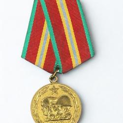(109.002) M&eacute;daille Urss du jubil&eacute; &laquo; 60 ans des Forces arm&eacute;es de l'URSS &raquo;