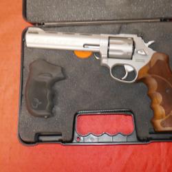 Revolver TAURUS TRACKER 627 canon de 6" compens&eacute; en 38-357 Mag avec poign&eacute;e bois Match