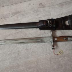 286056 Baionnette Suisse : fusil Rubin Schmidt 1889, 89/96 - Mdle 1900 &agrave; ergot. Avec porte fourreau